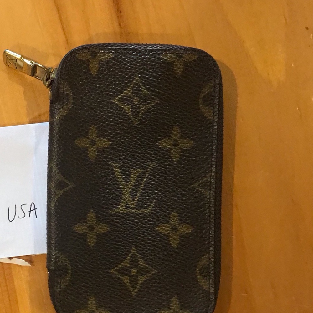 Authentic Louis Vuitton Monogram Key Case
